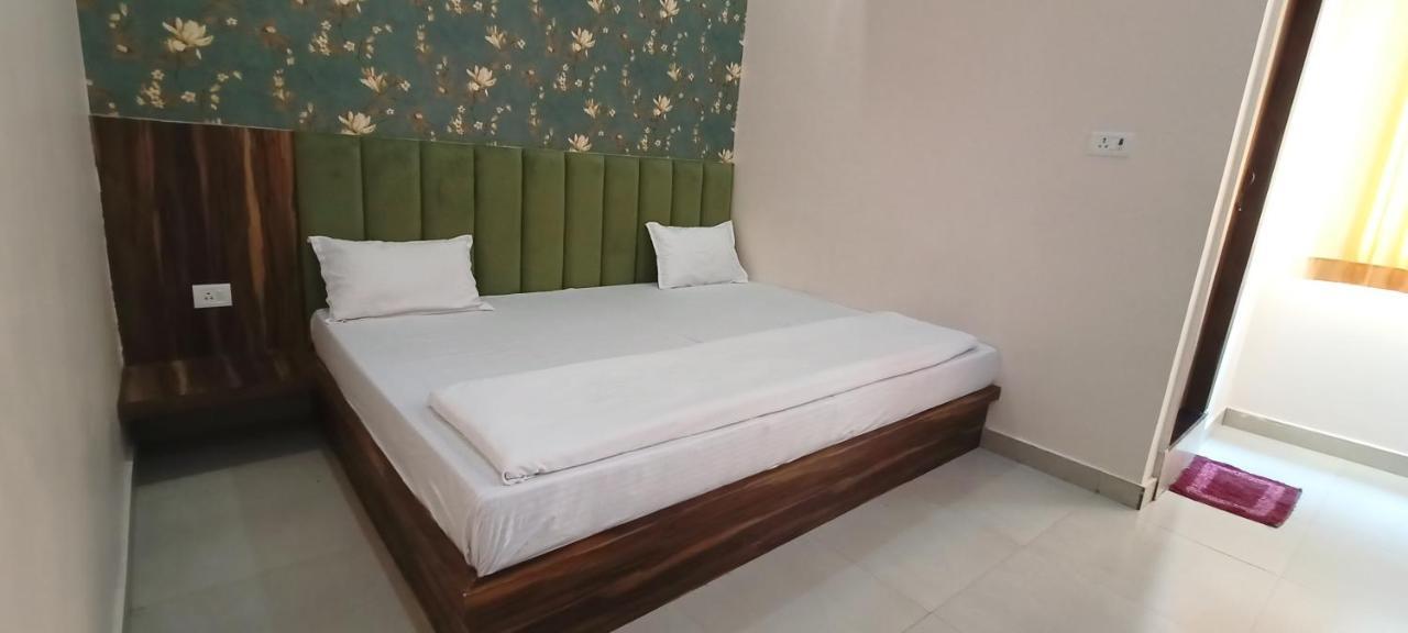 Hotel Keshavam Inn Mathura Exterior foto