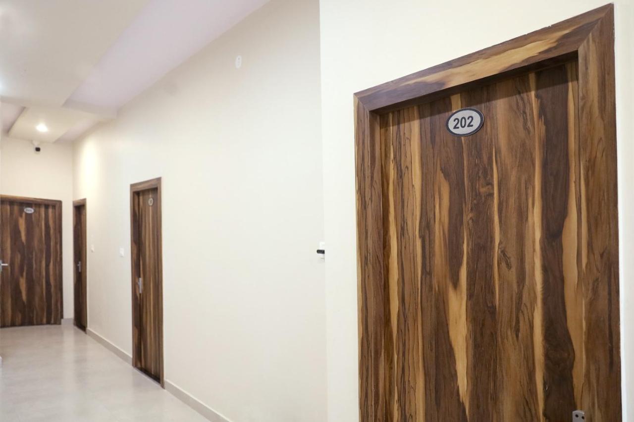 Hotel Keshavam Inn Mathura Exterior foto